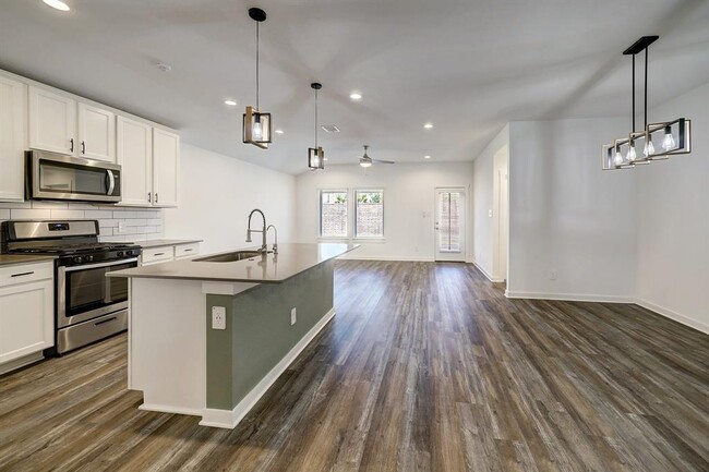 Building Photo - 6802 Telford Holw Trl