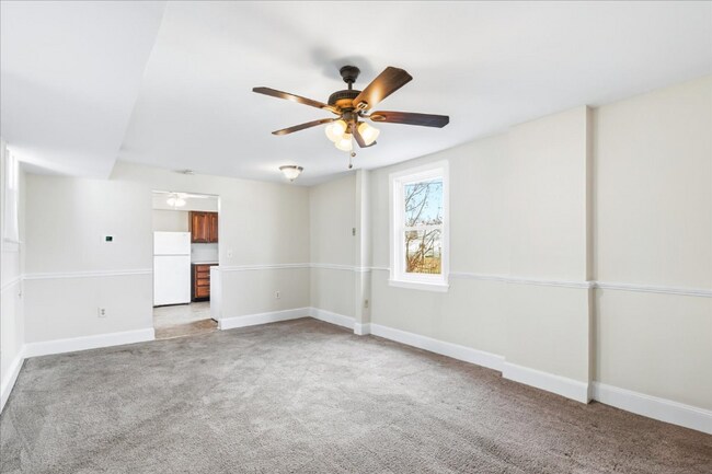 Foto del edificio - 100 E 8th St