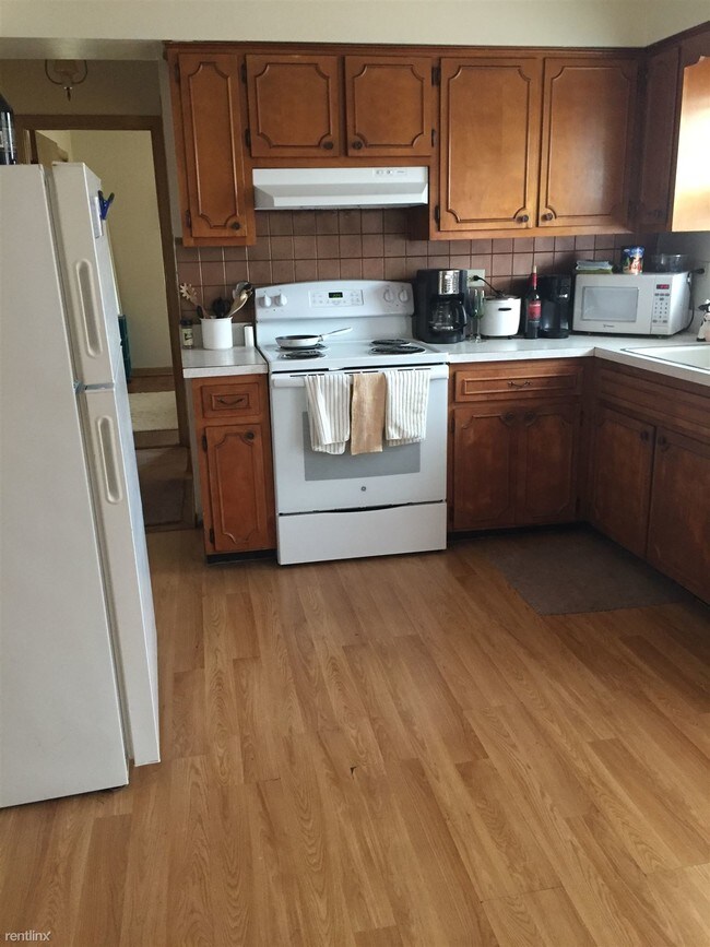 9461 Maple Dr, Rosemont, IL 60018 Room for Rent in Rosemont, IL