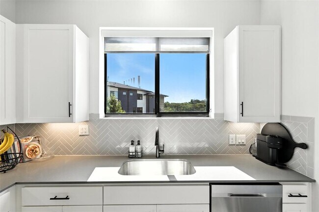 Foto del edificio - 3700 Clawson Rd