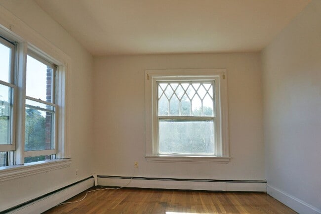 Building Photo - 9/1 No Fee! Sunny 3-4BR/1BA right in Porter Sq!