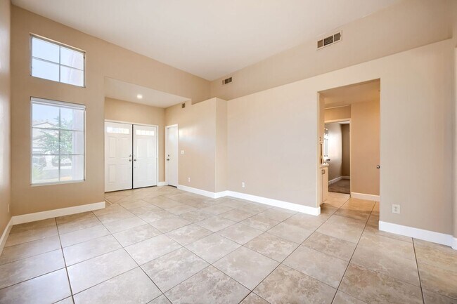 Foto del edificio - Beautifully Updated 3 Bedroom Home with Designer Kitchen & Cozy Fireplace