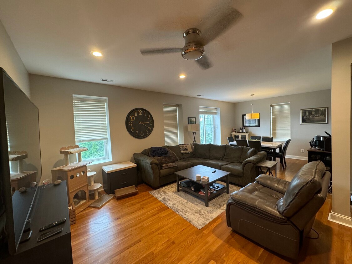 Primary Photo - 964 Auburnview Dr