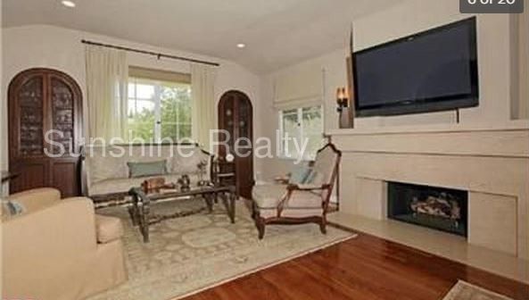 Building Photo - Quiet Westwood Neighborhood Home