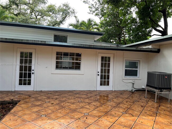 Foto del edificio - 13203 NE 3rd Ct