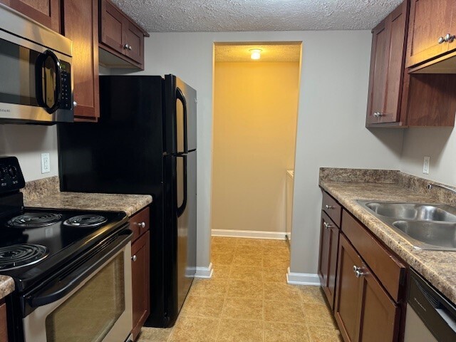 Building Photo - South Nashville 2 bedroom 2 bath Condo
