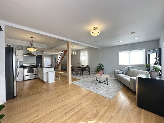 Foto del edificio - 4142 N Maplewood Ave