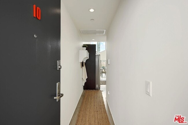 Building Photo - 803 Wilcox Ave