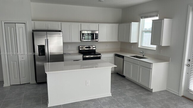 Building Photo - 382 Bogey Dr