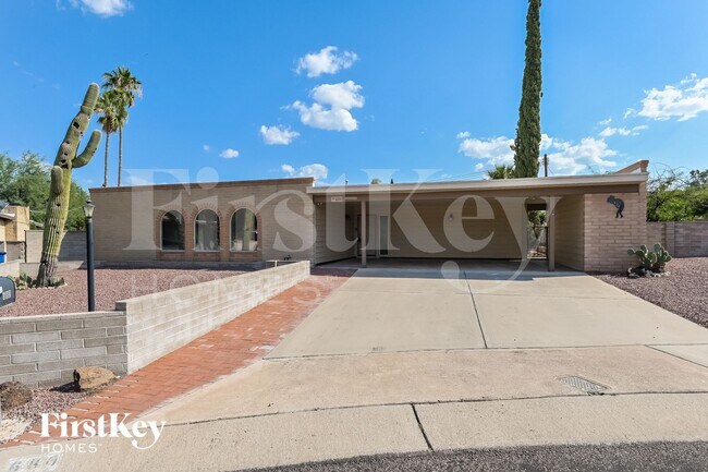 Building Photo - 680 N Mann Ave