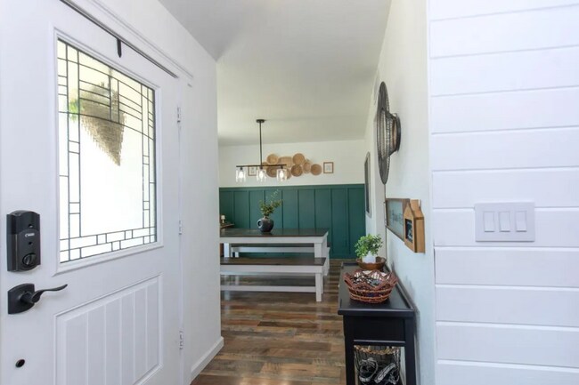 Foto del edificio - 1228 E Waterview St