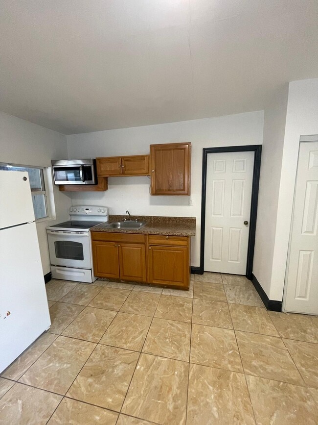 Building Photo - 8940 NW 34th Avenue Rd