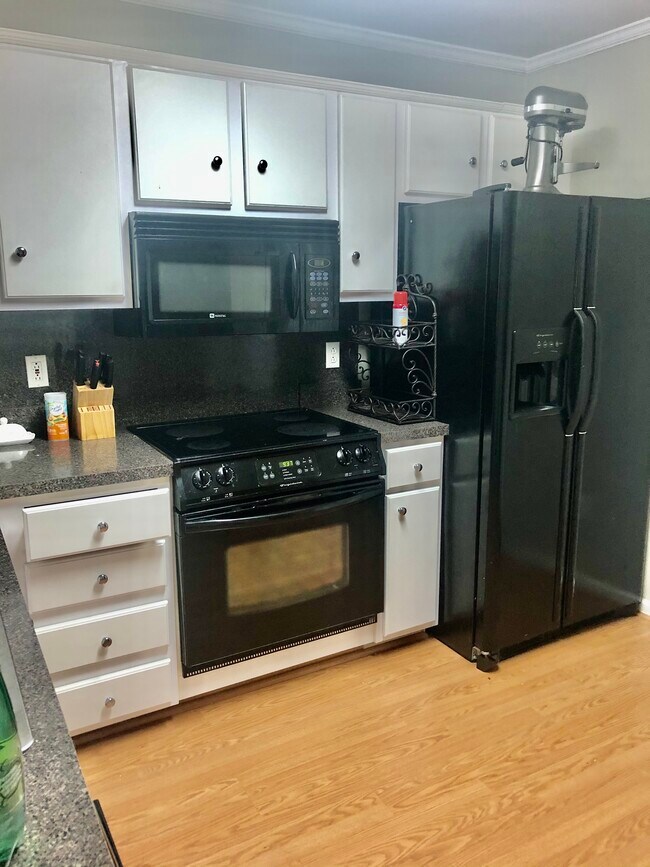 Kitchen - 103 Calhoun St