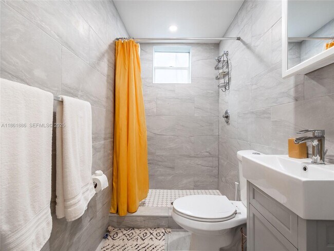 Foto del edificio - 143 NE 43rd St