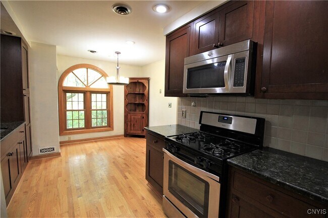 Foto del edificio - 222 Shuart Ave