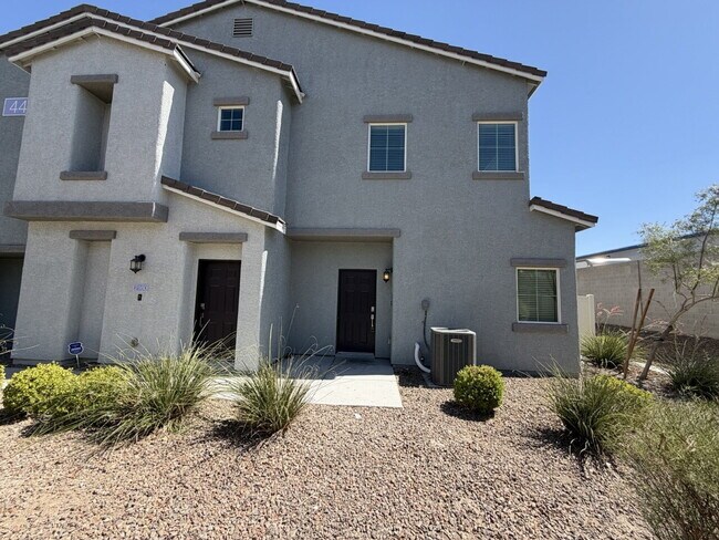 Building Photo - GATED 3 BED 3 BATH 2 CAR GARAGE TOWNHOUSE W/ BED AND BATH DOWNSTAIRS + LOFT & YARD. COMMUNITY FEA...