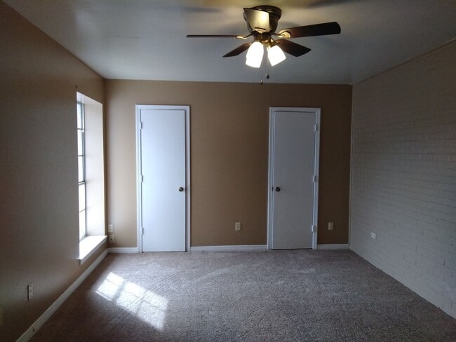 Foto del edificio - Village Green Townhouse for Lease!