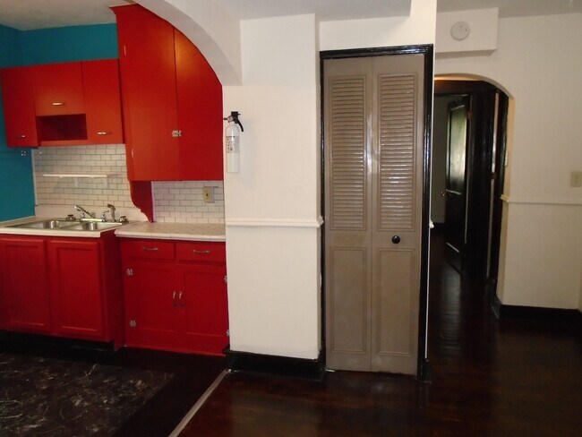 Foto del edificio - 100 N 33rd St