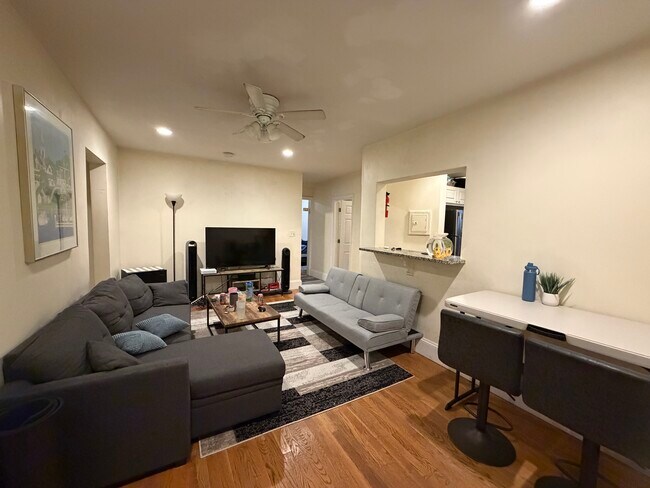 Building Photo - 56 Egmont St