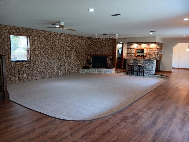 Building Photo - 13136 54th St N