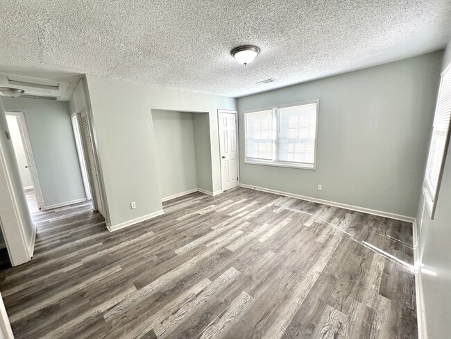 Building Photo - 1423 33rd St Ensley