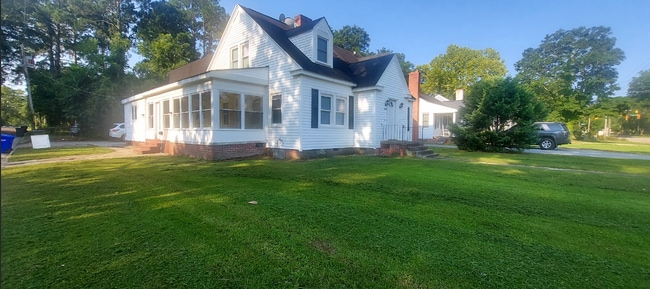 Photo - 1708 E 4th St House