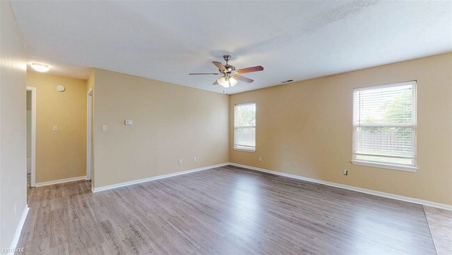 Foto del edificio - 3 br, 1 bath House - 2242 Whitecliff Dr
