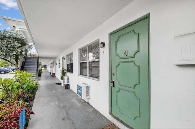 Building Photo - 1406 Barton Rd