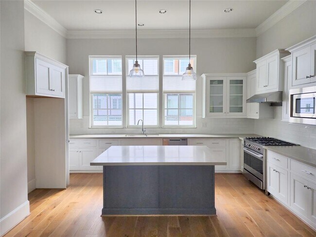 Foto del edificio - 3316 Timbergrove Heights St.