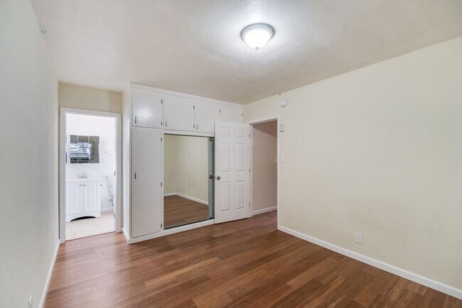 Bedroom/ Bathroom - 1119 N Genesee Ave