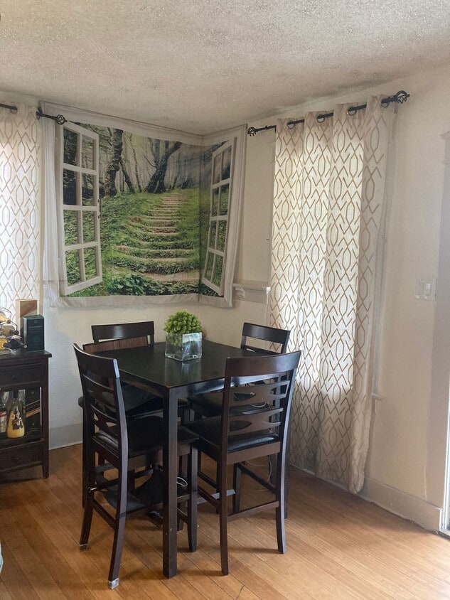 Comedor - 3771 S Catalina St