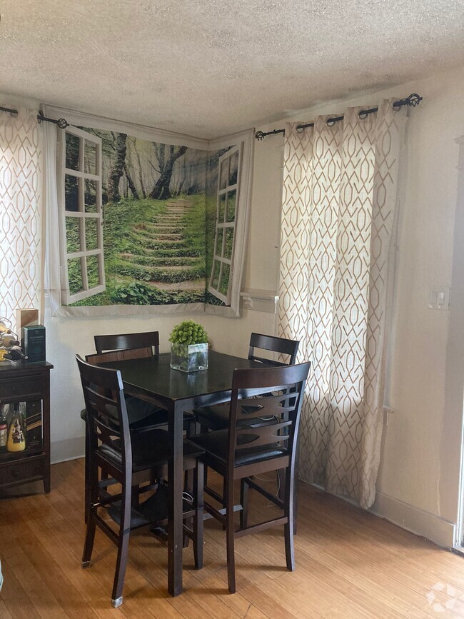 Dining area - 3771 S Catalina St