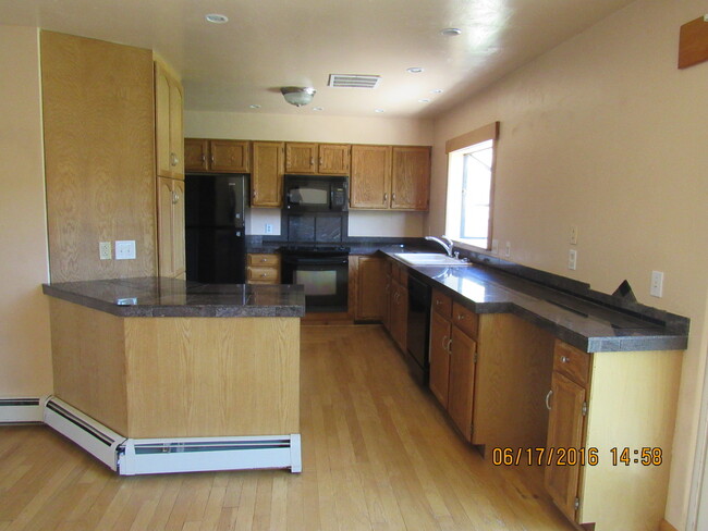 Foto del edificio - Two story home!