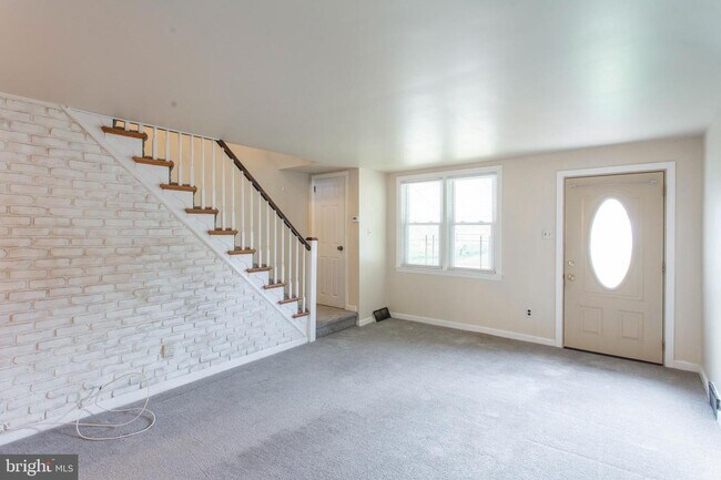 Building Photo - 607 Crescent Dr