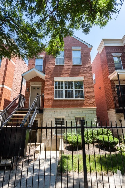 Primary Photo - 1479 N Larrabee St