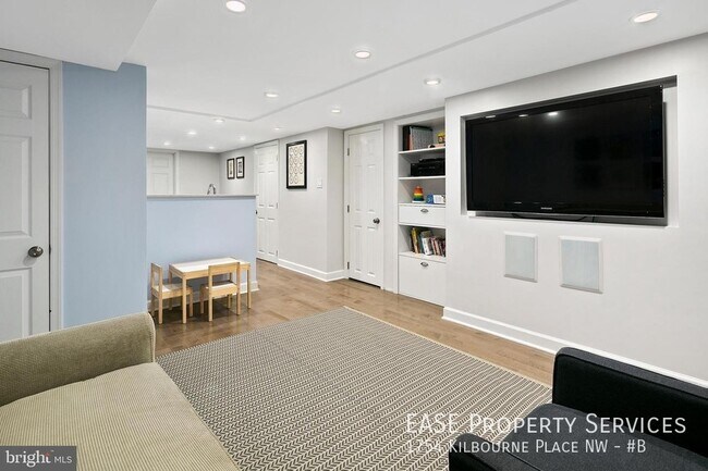 Foto del edificio - 1754 Kilbourne Pl NW