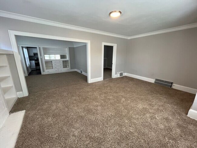 Building Photo - Don't miss out call RENU Property Manageme...