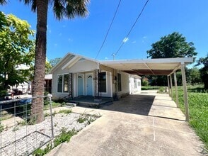 Building Photo - 2121 Tampico St