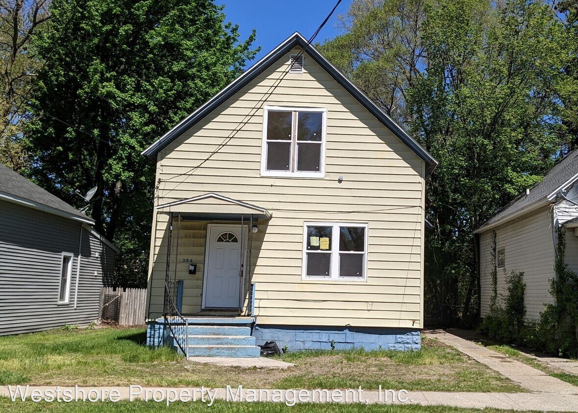 Foto principal - 3 br, 1 bath House - 384 Iona Ave.