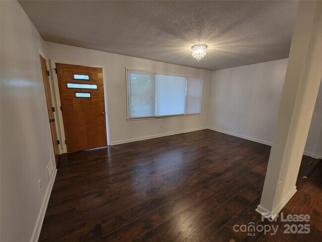 Foto del edificio - 1575 Simplicity Rd