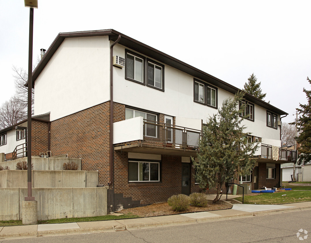 Primary Photo - Hanover Townhouses
