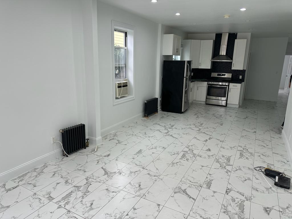 Primary Photo - 454 Avenue Y