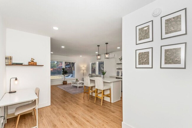 Foto del edificio - 102 Lockwood Dr