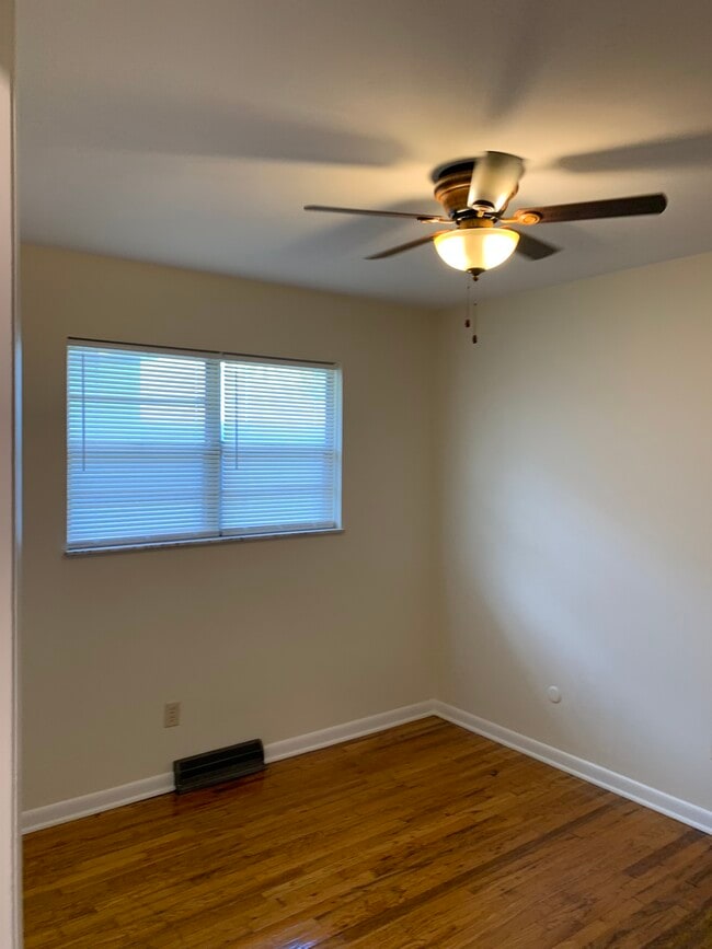 Bedroom - 2519 Parkwood Ave