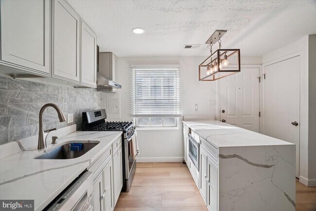 Foto del edificio - 1925 Dutch Village Dr