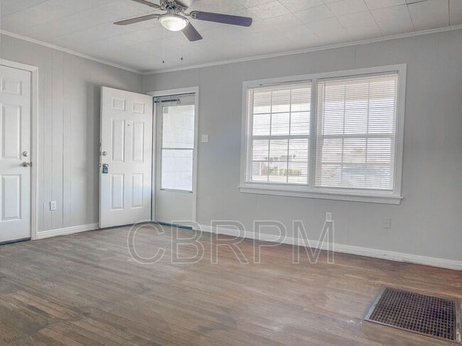 Building Photo - 3103 Grinnell St