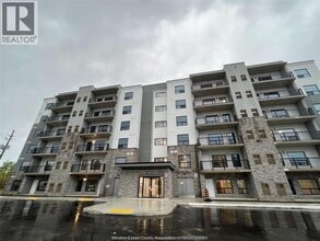 Building Photo - 3370 Stella Crescent