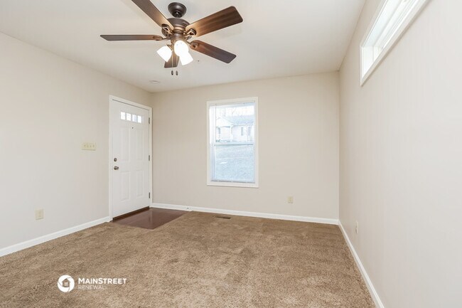 Building Photo - 204 Maple Dr