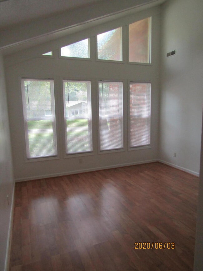 Building Photo - 1056 Yorktown Dr