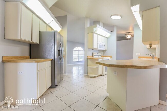 Foto del edificio - 3 br, 2 bath House - 99 Sandhurst Drive UNIT